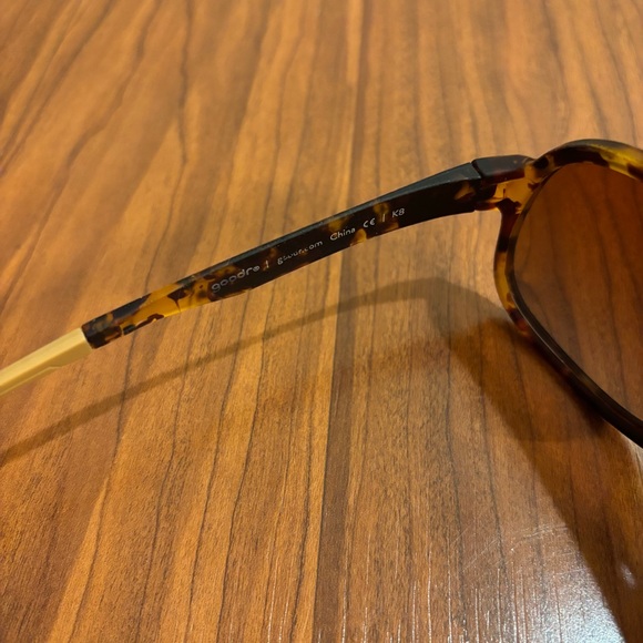 Tortoise Shell Sunglasses - Picture 4 of 6
